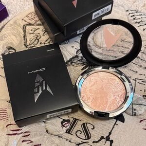 MAC Cosmetics Star Trek Highlighter - Shimmering Pink